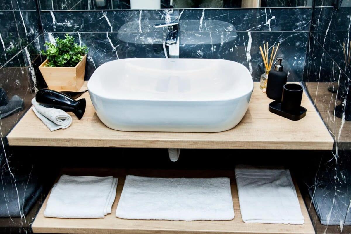 Contemporary And Chic Apartment In Central Atina Dış mekan fotoğraf