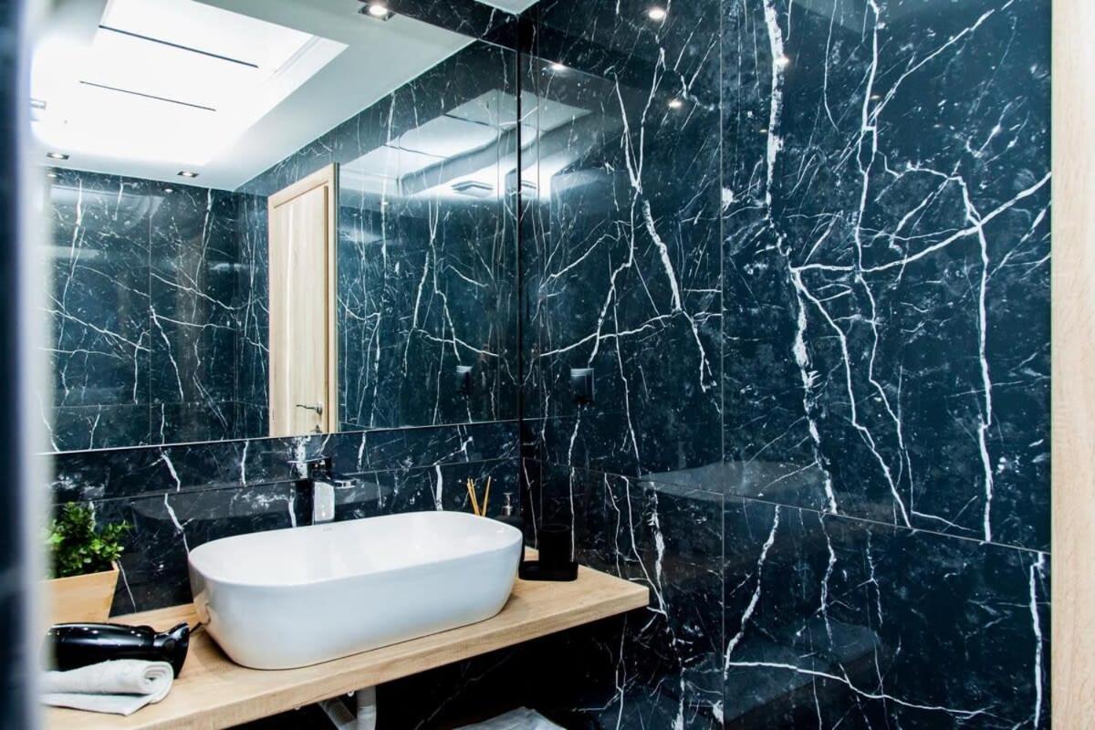 Contemporary And Chic Apartment In Central Atina Dış mekan fotoğraf